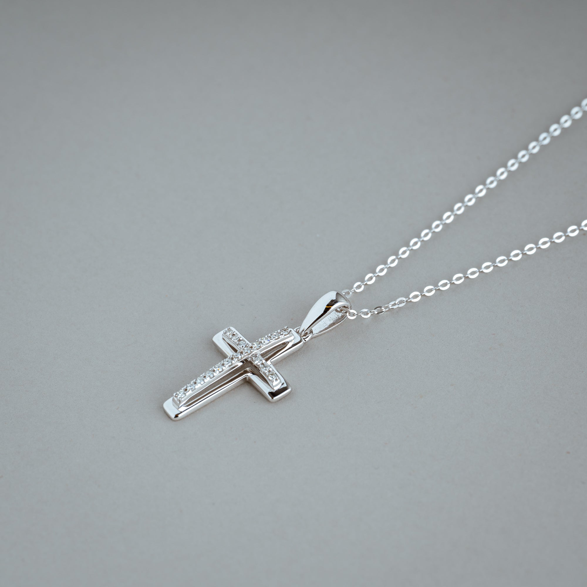 Cross Diamond Pendant - Collier Croix en Diamant - RNB Jewellery